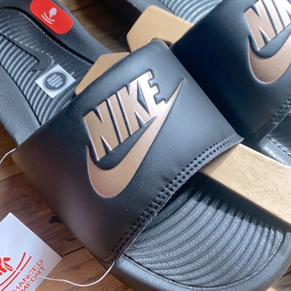 NIKE Victori One Women's Slide Slip On Sandal Black/Metallic Red Bronze - Picture 3 of 9